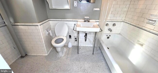 Building Photo - 1954 Columbia Rd NW