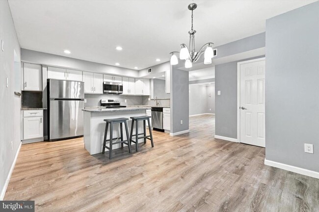 Building Photo - 106 Woodside Cir