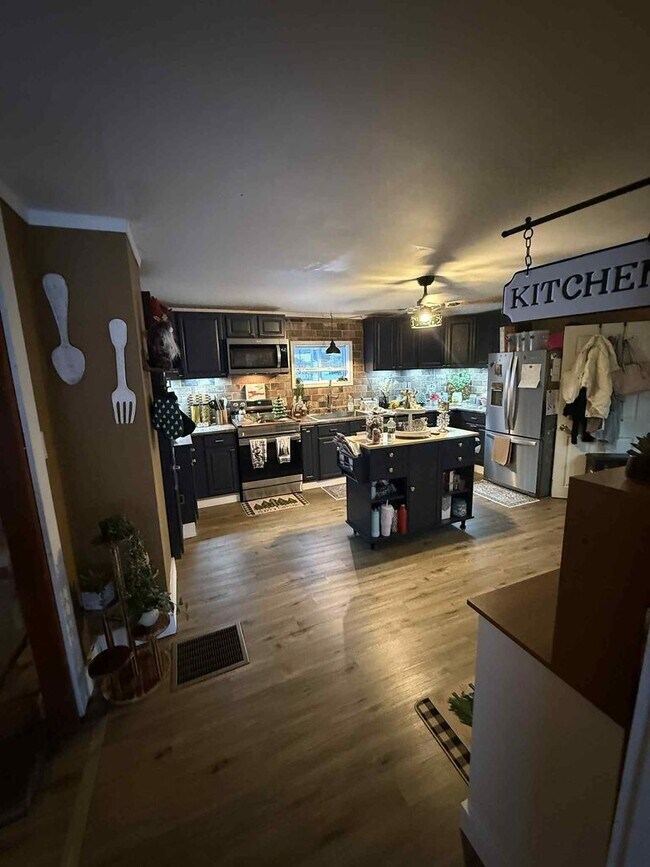 Building Photo - 3 Bedroom single family house