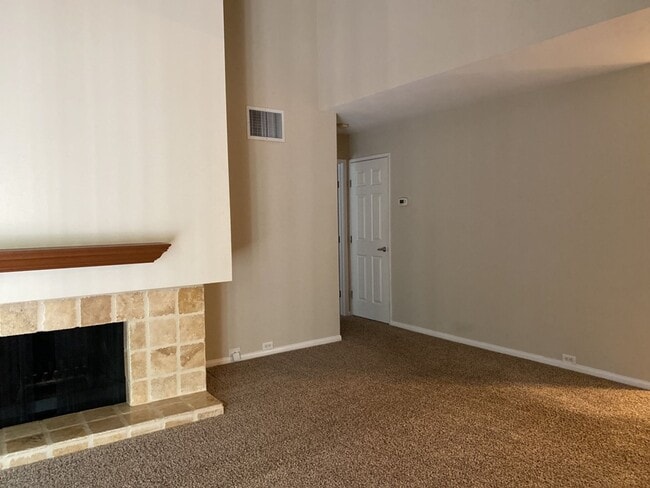 Building Photo - Spacious 1x1 Condo in Alicante Villas avai...
