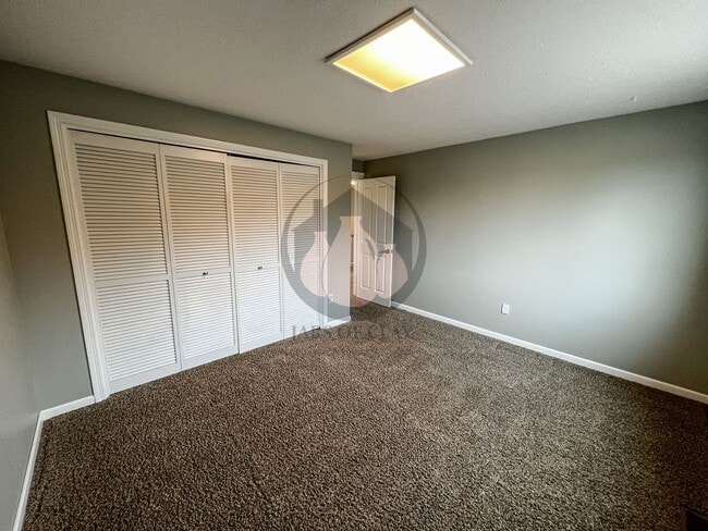 Building Photo - Beautiful South Salem Home-