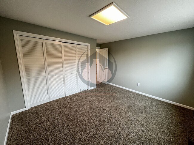 Building Photo - Winter Move in Special* $700 Off First Full Months Rent***