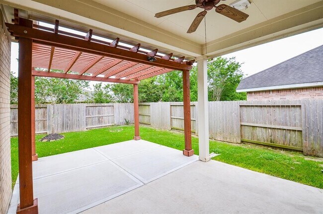 Building Photo - 4006 Autumn Pines Trail