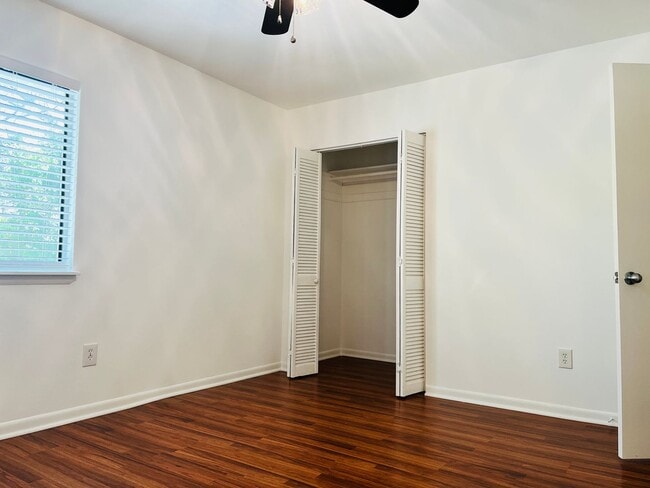 Building Photo - 2BR Townhome in N Raleigh
