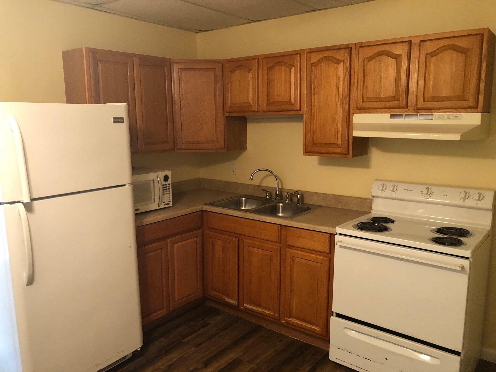 Kitchen - 1620 Glen Ave