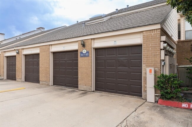 Building Photo - 2277 S Kirkwood Rd