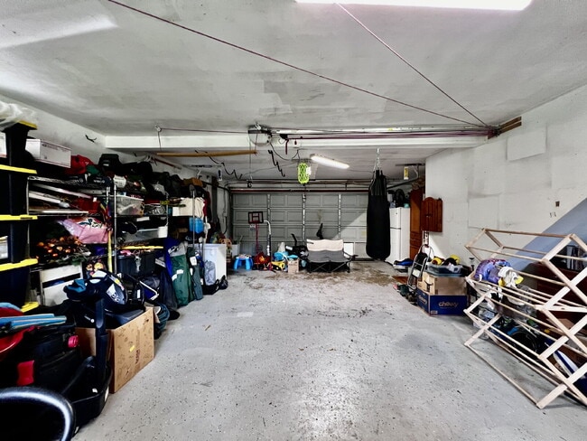 Building Photo - Love Where You Live in Lake Shores!