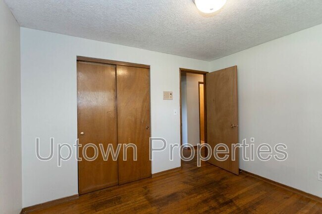 Building Photo - 9370 SW Killarney Ln