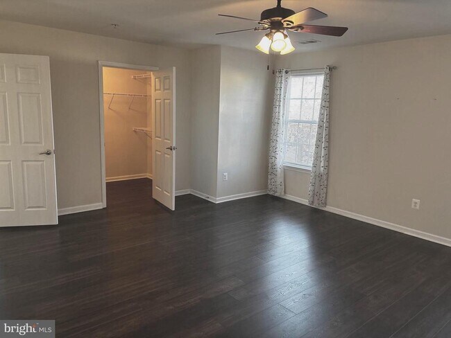 Building Photo - 2919 Lomond Pl