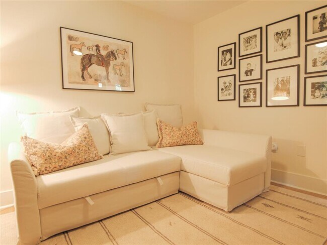 Building Photo - 1308 San Bernard St