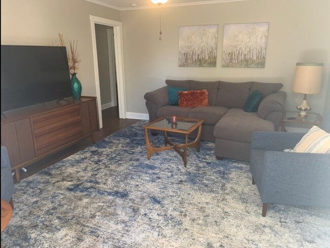 Building Photo - 113 Alice Street FOR RENT!