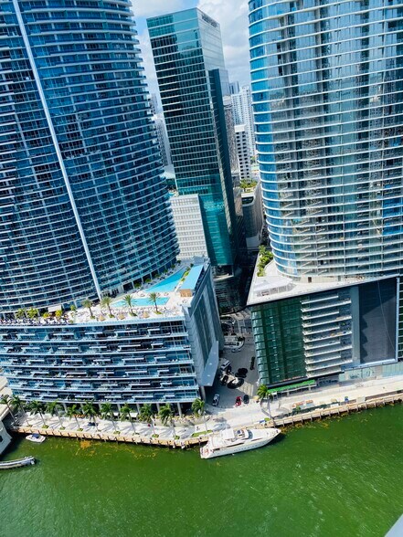 Primary Photo - 465 Brickell Ave