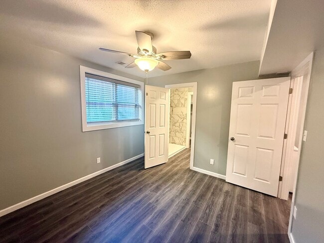 Building Photo - Pre Leasing 26-27 School Term! Newly Renovated 1 Bed / 1 Bath in Central MHK!