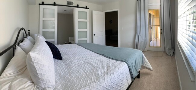 Building Photo - 1140 Lake Shore Dr