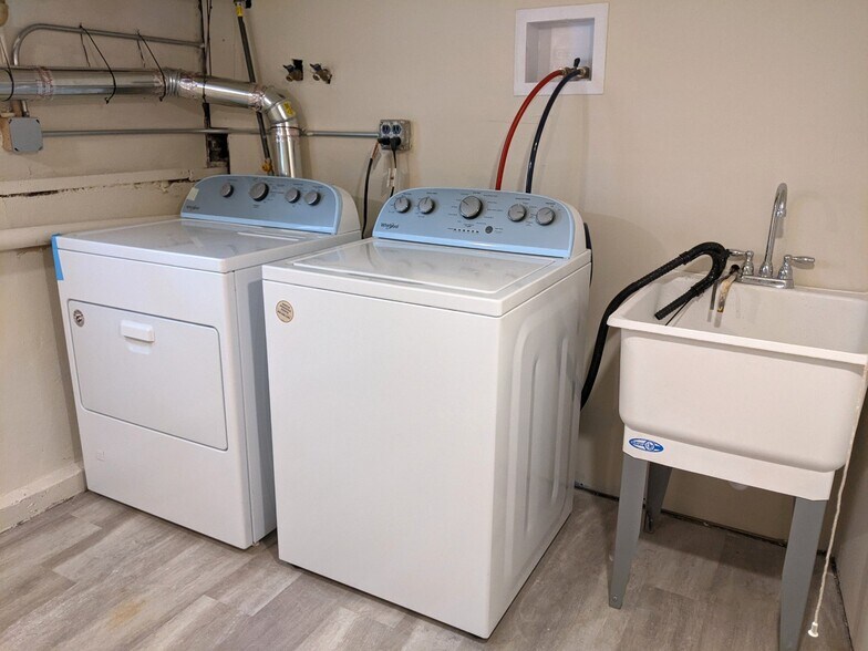 Building Photo - 1025 Sherman Ave