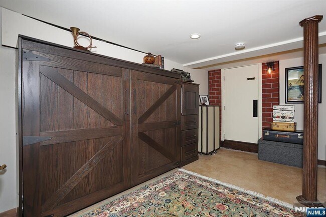 Building Photo - 2 Maysenger Rd