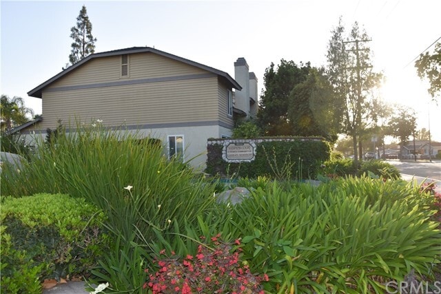 Building Photo - 630 W Palm Ave