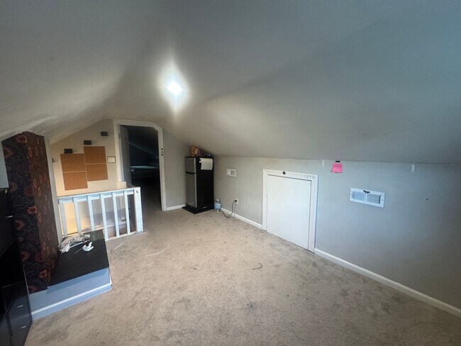 Building Photo - 1525 Hawthorne Dr