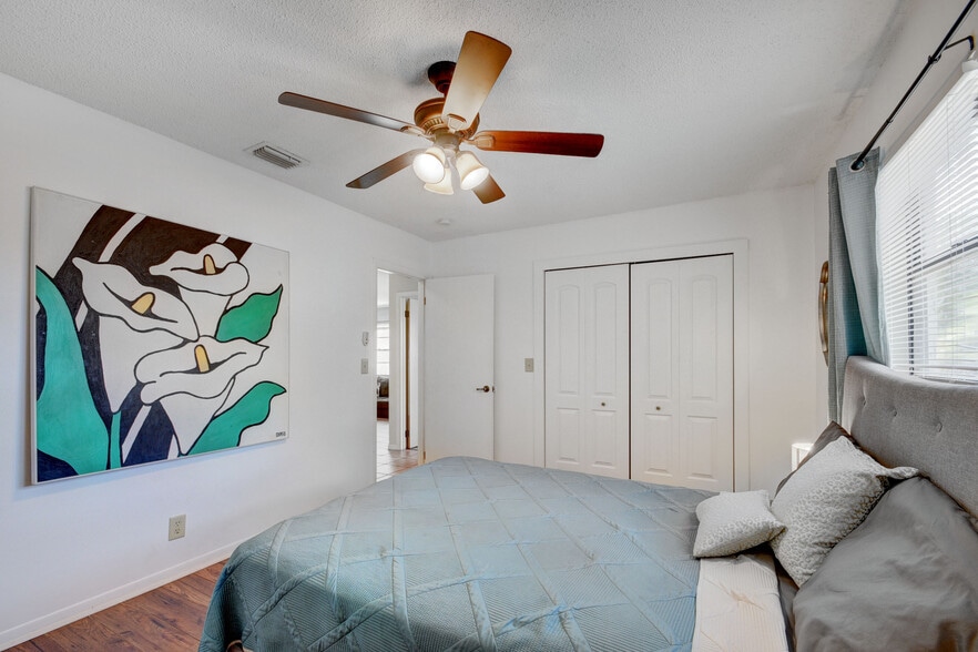 Building Photo - 103 SW 10th Ave