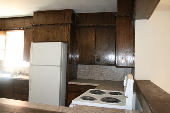 Building Photo - LARGE COUNTRY HOME NEAR ENMU
