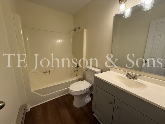 Building Photo - 1 Bedroom Near Easton Park! Water Included