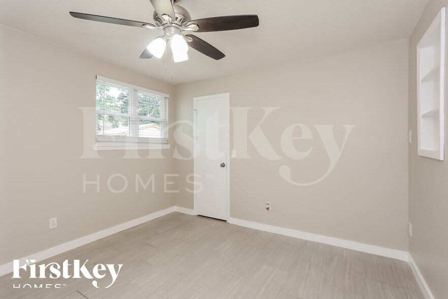 Building Photo - 1047 Cove Landing Dr