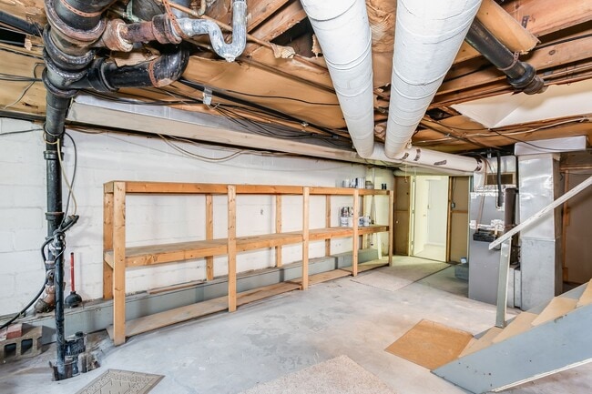 Building Photo - 516 S Erie Ave