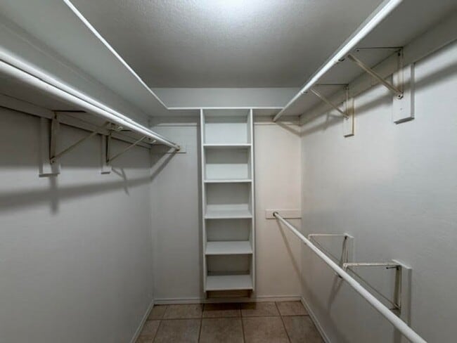 Building Photo - 10209 Lilac Ln