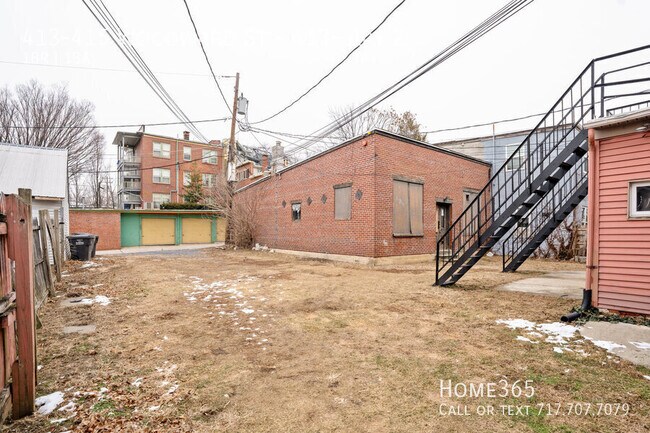 Building Photo - 413-415 Woodward St-413- Apt 2