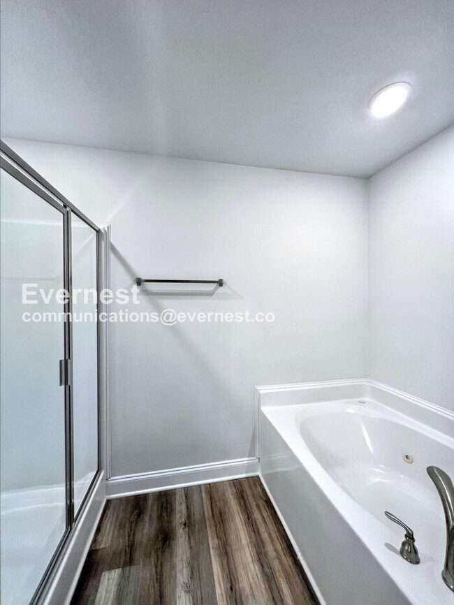 Building Photo - 5909 Kuykendall Dr