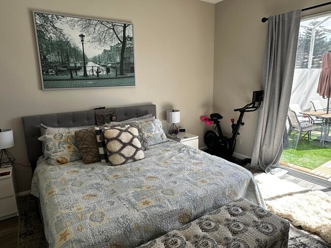 Building Photo - 2023 Valencia Dr