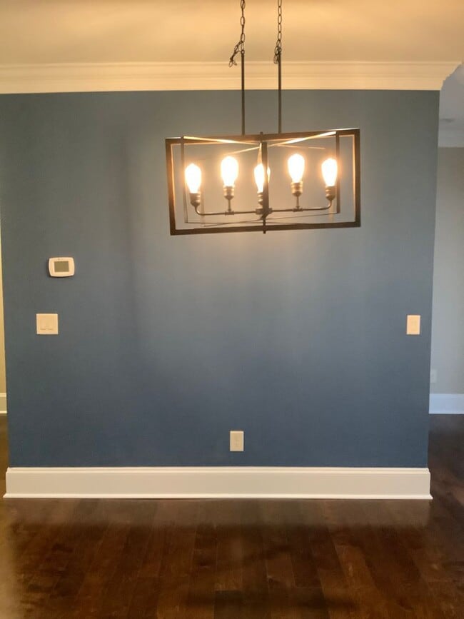 Building Photo - Newly Renovated! Music Row Gated Condo