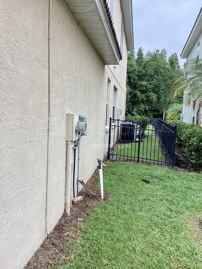 Building Photo - 10886 Cory Lake Dr
