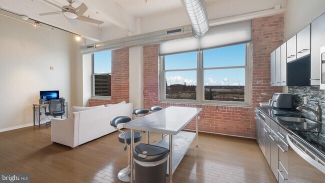 Building Photo - 444 N 4th St