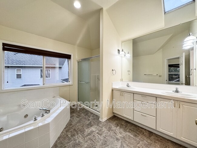 Building Photo - 351 SE 58th Ct