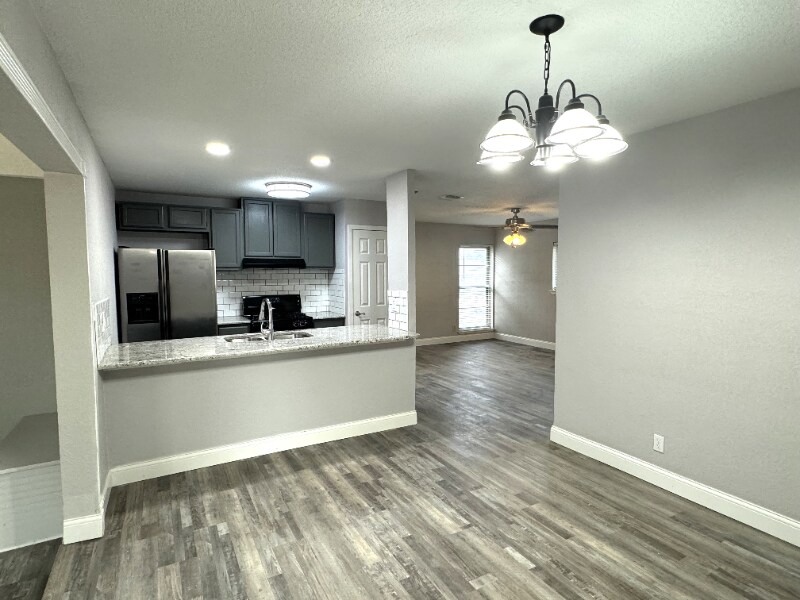 Building Photo - 3606 Versailles Dr