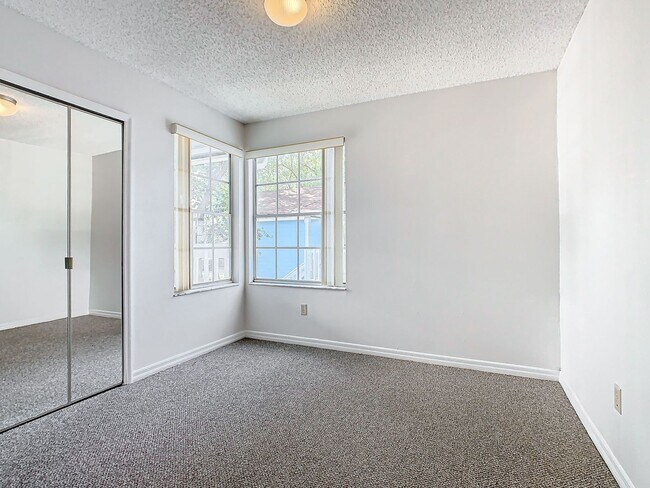 Building Photo - Pet Friendly 3 bedroom, 2 bathroom condo