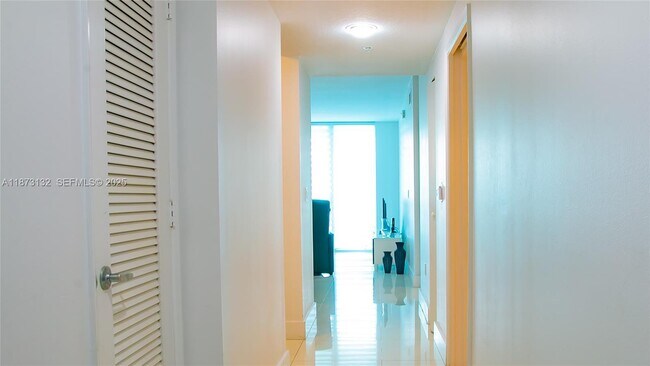 Building Photo - 18100 N Bay Rd