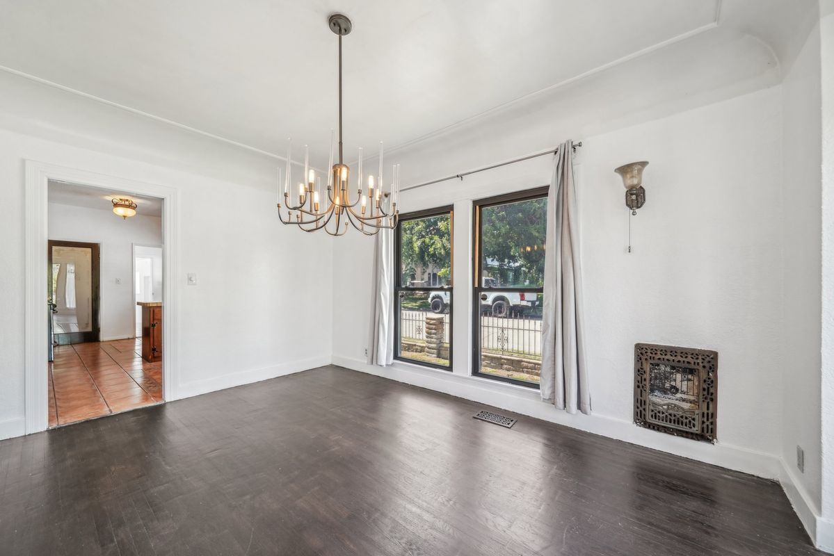 Building Photo - 3098 N Arrowhead Ave