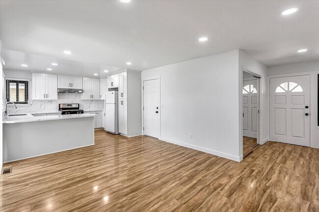 Building Photo - 1680 Chestnut St