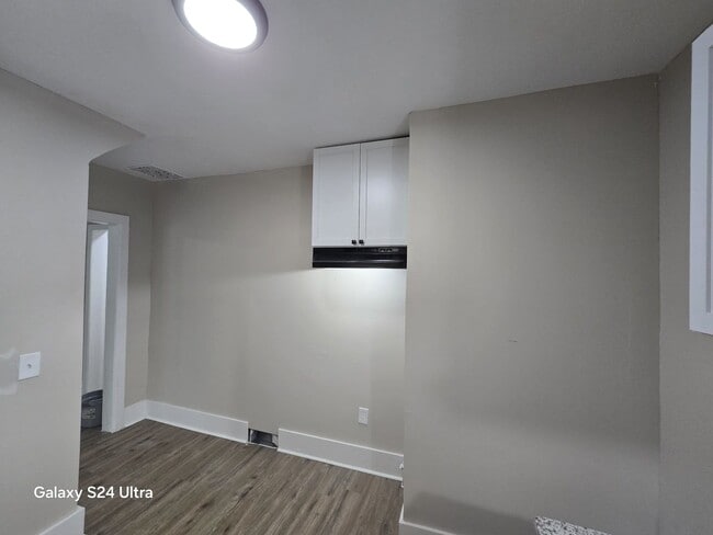 Building Photo - Beautifully Renovated 3-Bedroom Home – We ...