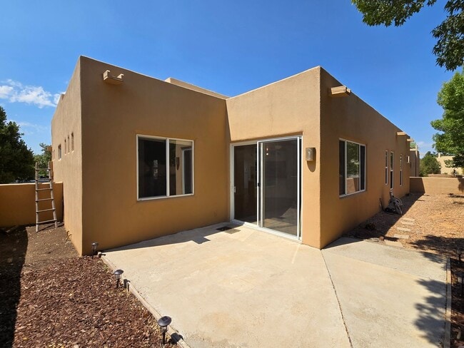 Building Photo - 3 Woodflower Place