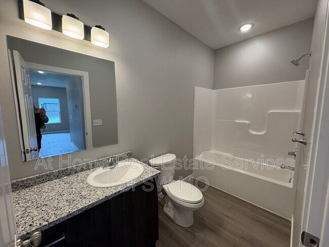 Building Photo - 4930 W Minota St