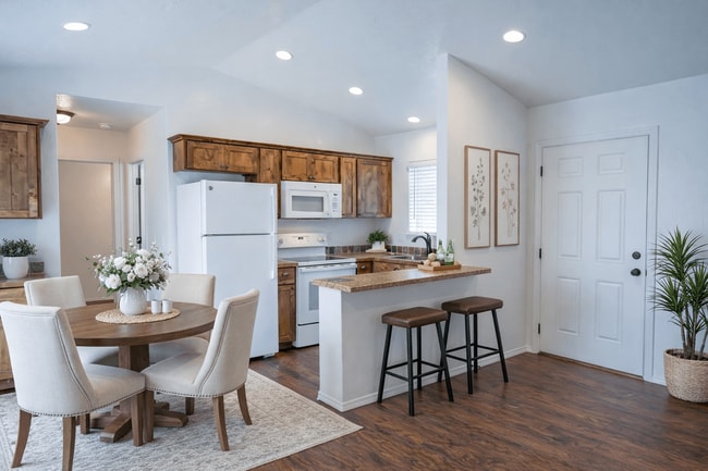 Building Photo - North Pine