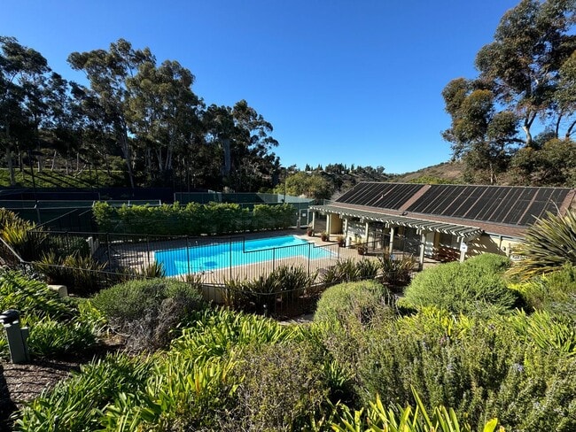 Building Photo - 1BR/1BA CONDO with GARAGE and PARKING in S...