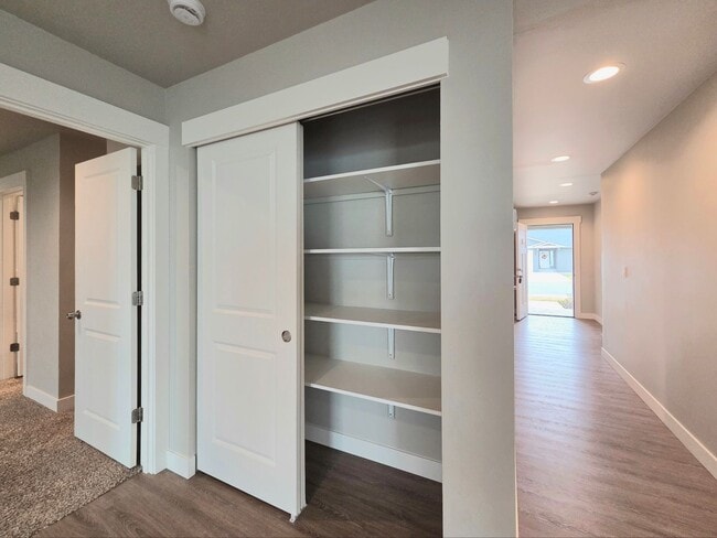 Building Photo - Newer Home in a Newer Community! 3-Bed, 2-Bath