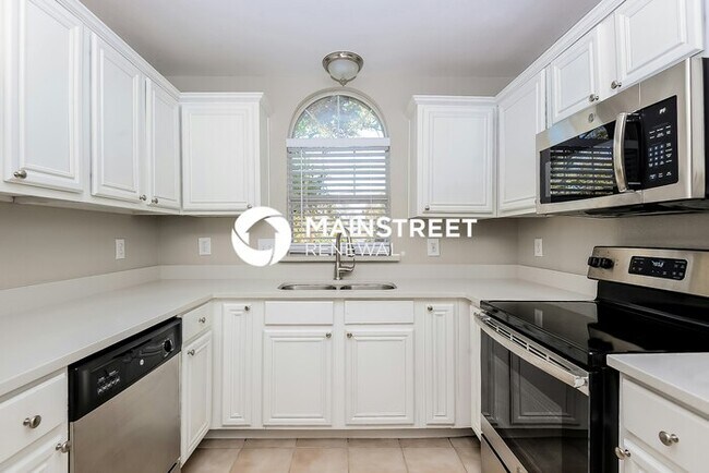 Building Photo - 4 Bedroom Pet-Friendly Home in Dallas, TX with Main Street Renewal