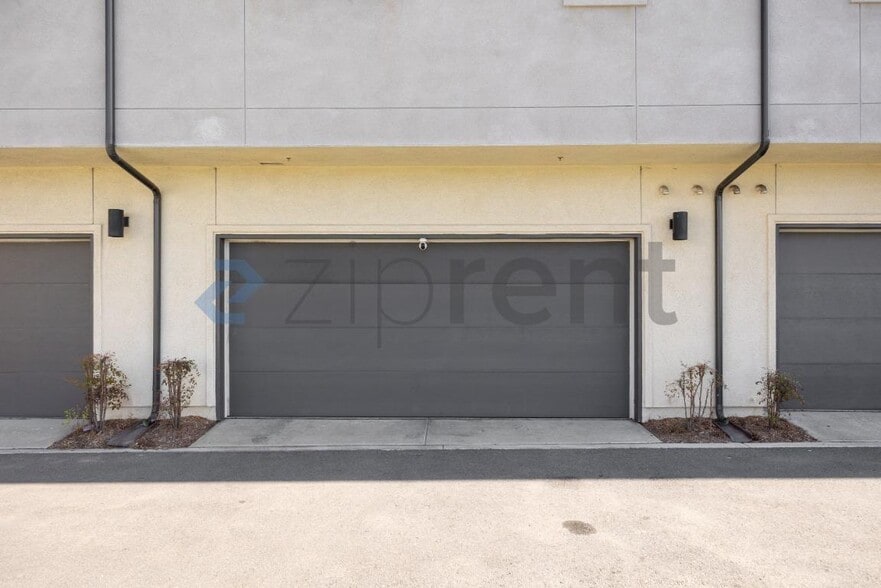 Building Photo - Unit 198