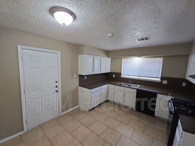 Building Photo - 23207 Pine Post Ln