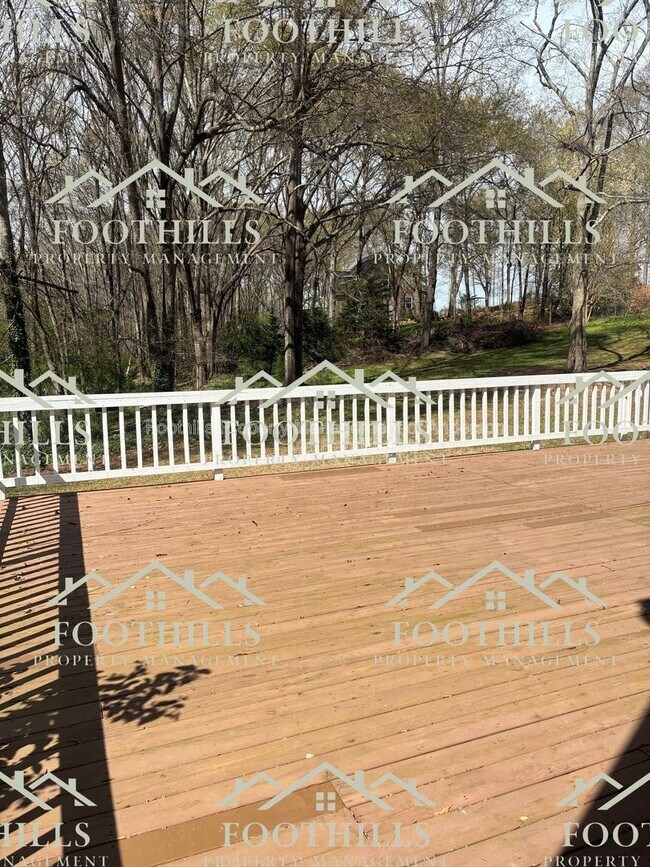 Building Photo - 115 Crosscreek Dr